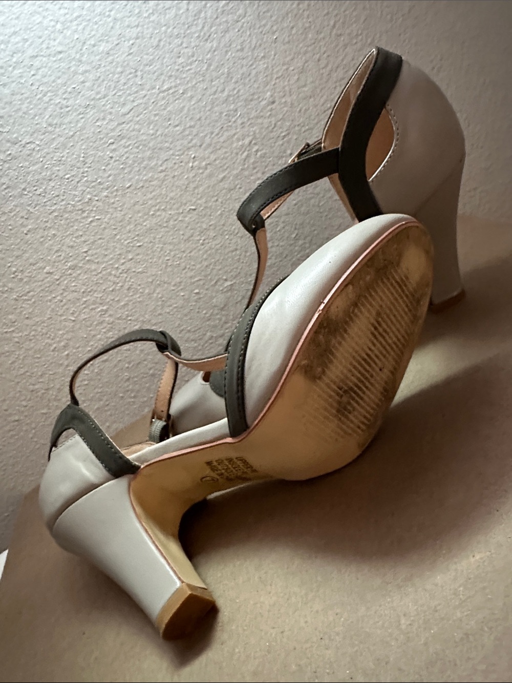 Classic Two-Tone T-Strap Women's Heels in Light and Dark Gray Size 7 - Picture 3 of 10